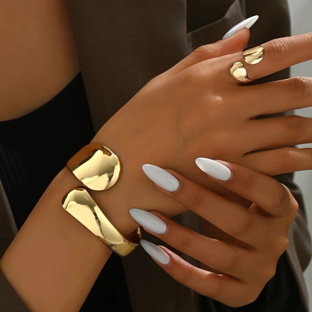 Senior photosensitive surface water drop bracelet women 2024 winter trendy niche design fashion catwalk with accessories #JL01-WJ-0156 - Image 2