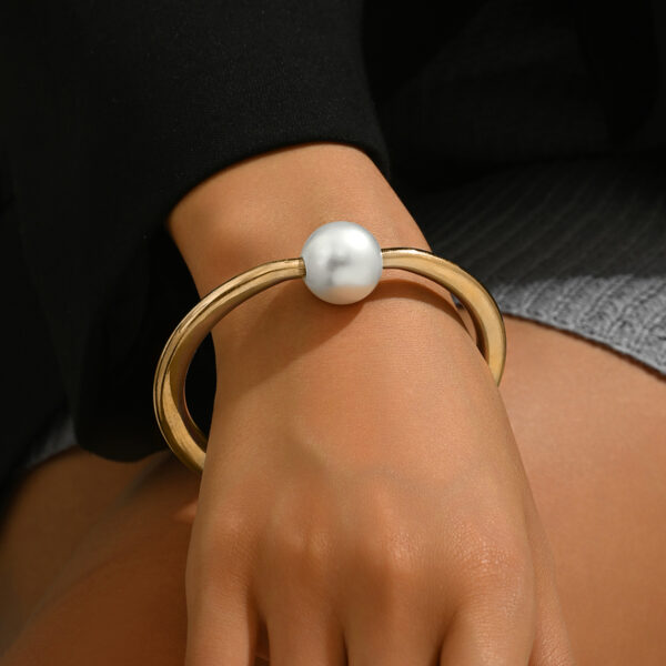 6541  European and American fashion pearl open bracelet female fashion personality senior sense bracelet exaggerated retro photography ornaments hand ornaments #JL01-WJ-0105jin - Image 2