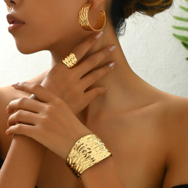 6541  Classic Studs & Bracelet Set: Elevate Your Charm Every Day #JL01-WJ-0192 - Image 4