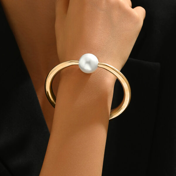 6541  European and American fashion pearl open bracelet female fashion personality senior sense bracelet exaggerated retro photography ornaments hand ornaments #JL01-WJ-0105jin - Image 3