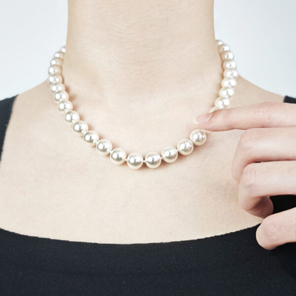 6541  Elegant Crystal Pearl Necklace with Copper Alloy Clasp - Timeless Fashion Accessory #JL01-JYJ111614-18/JYJ111614-16.9 - Image 9